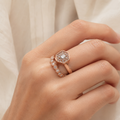 Bague Prisme portée à la main